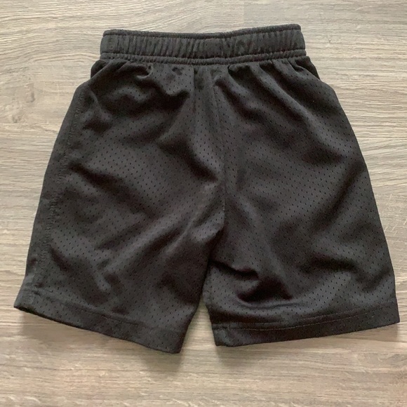 Boys Nike Shorts Size 3T. EUC - Picture 2 of 3